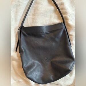 Baske California Shoulder Bag Black Leather